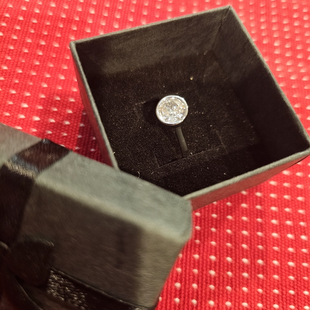 Engagement ring CZ bezel set - Picture 4 of 9